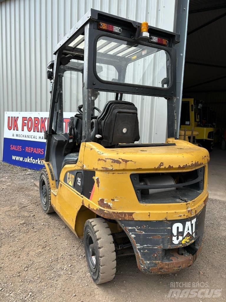 CAT DP 25 NT Diesel trucks