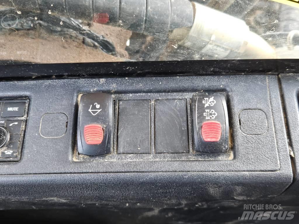 Hyundai HX 220 L Crawler excavators