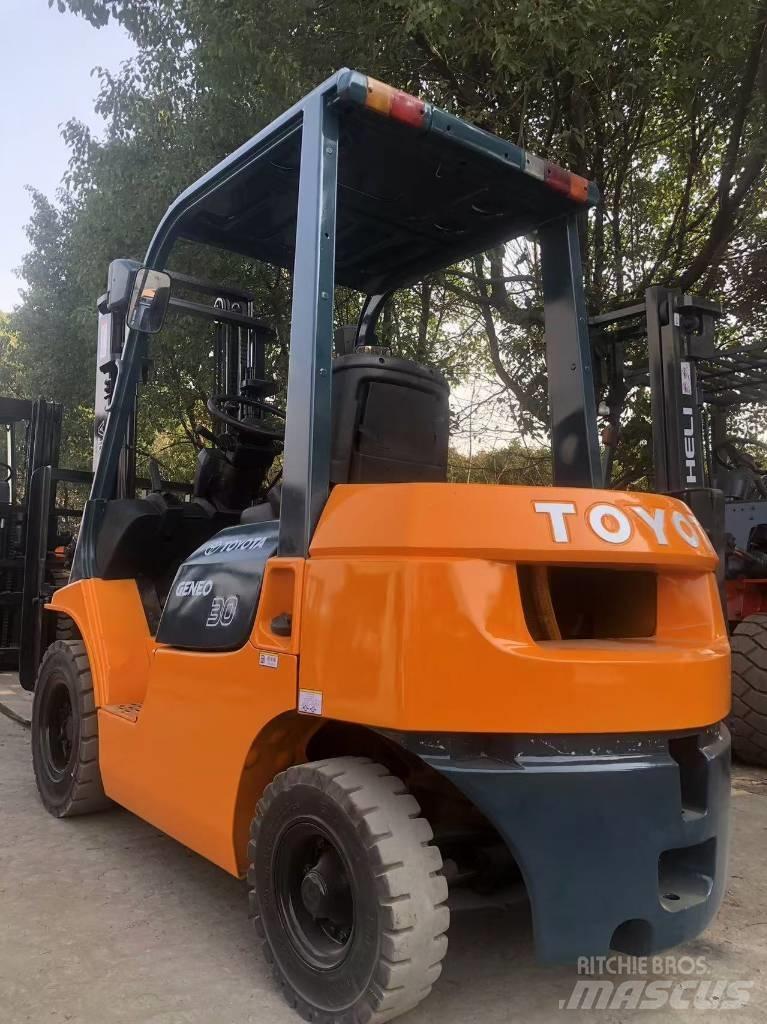 Toyota FD 30 Diesel trucks