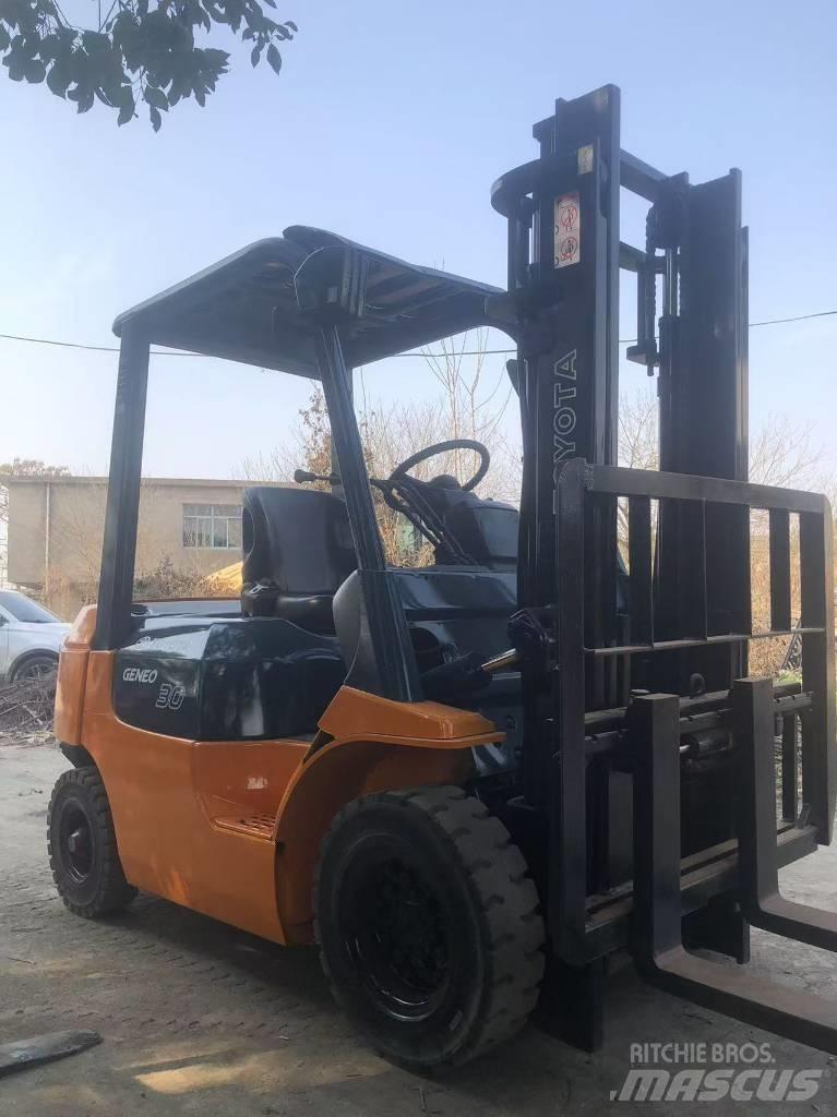 Toyota FD 30 Diesel trucks