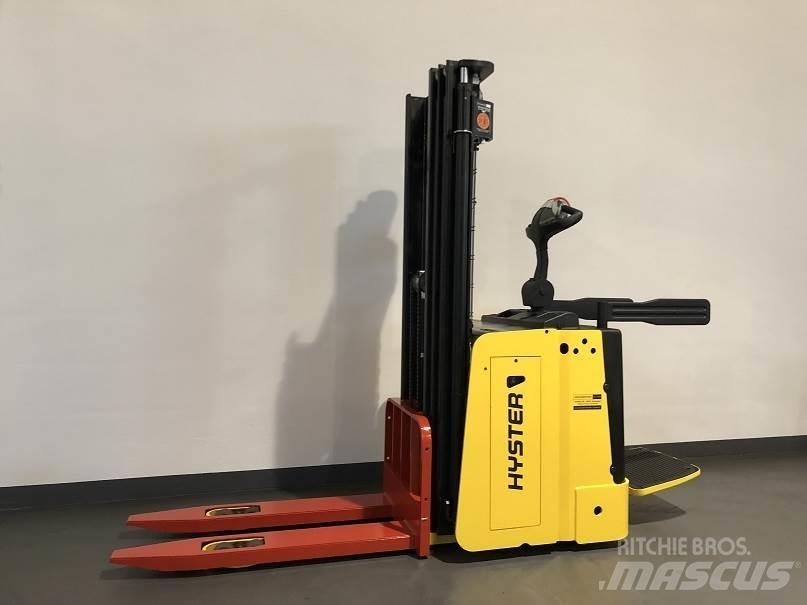 Hyster S1.5S Pedestrian stacker