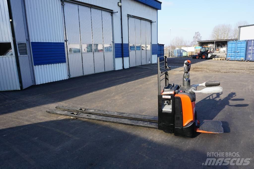 Toyota LPE250 Low lift with platform