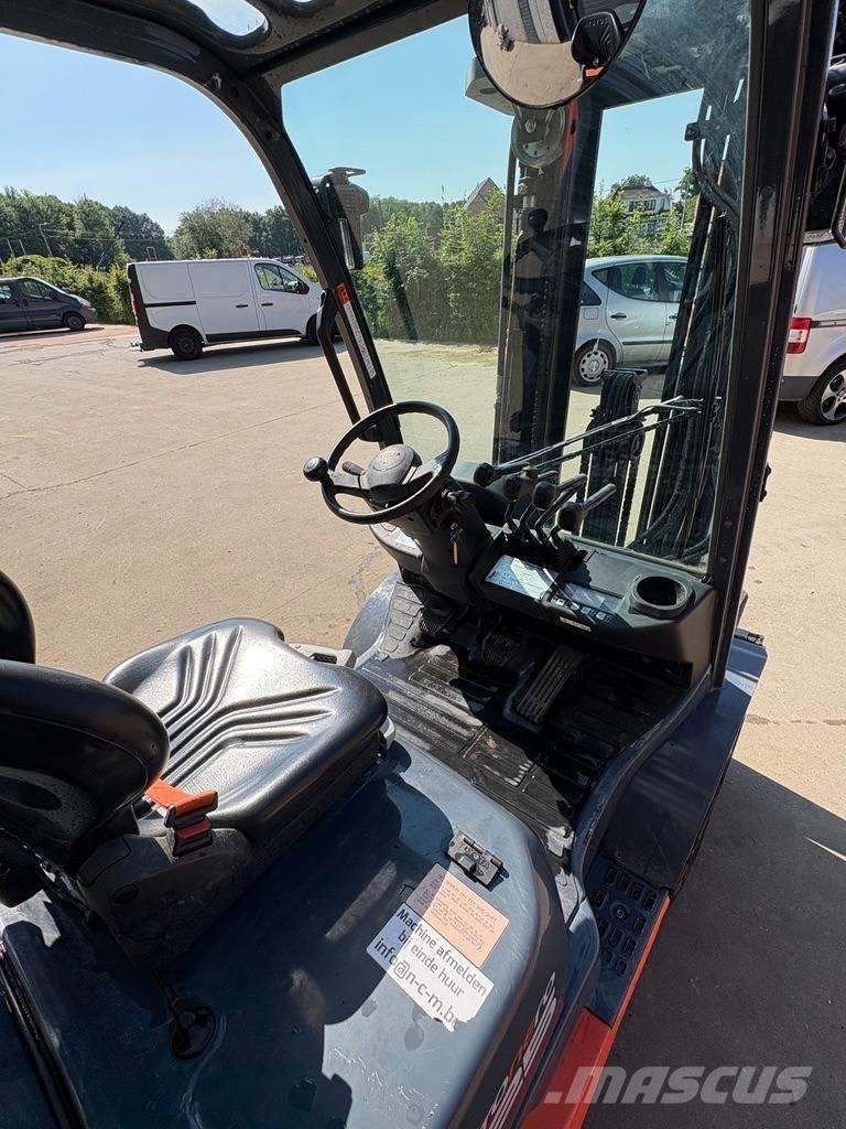 Toyota 8 FDF 25 Diesel trucks