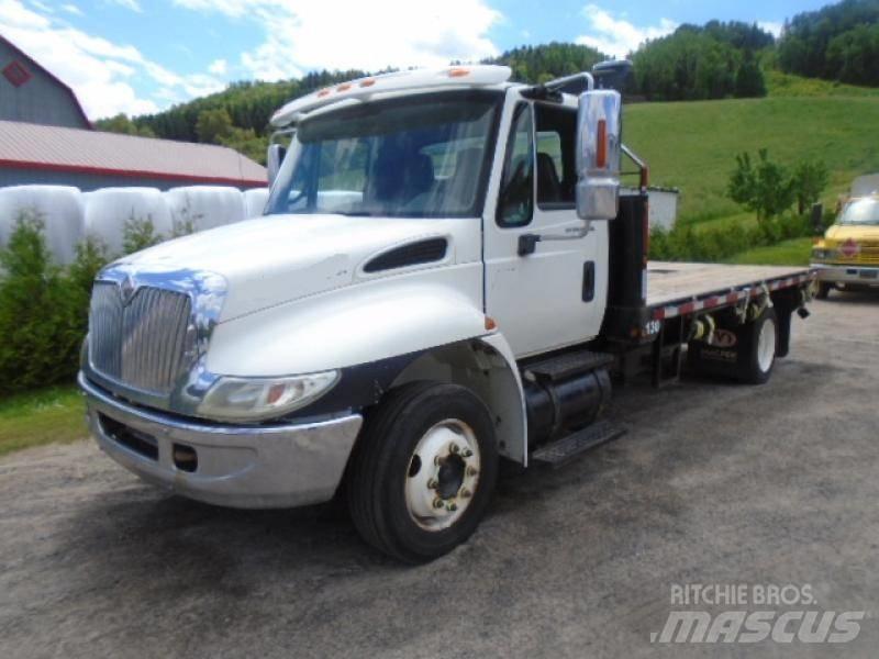 International 4200 Flatbed / Dropside trucks