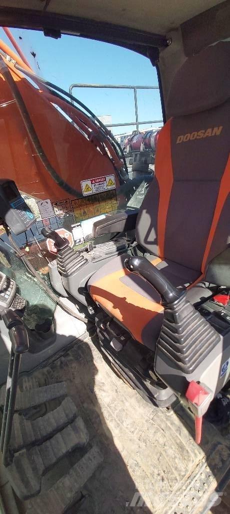 Doosan DX 300 LC Crawler excavators