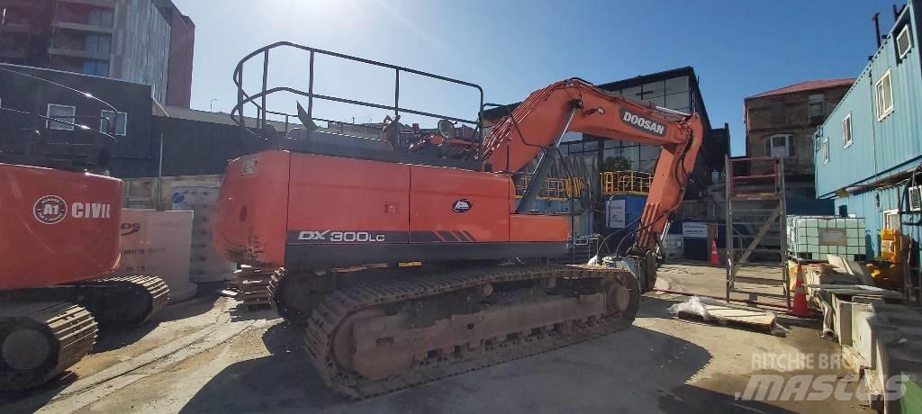 Doosan DX 300 LC Crawler excavators