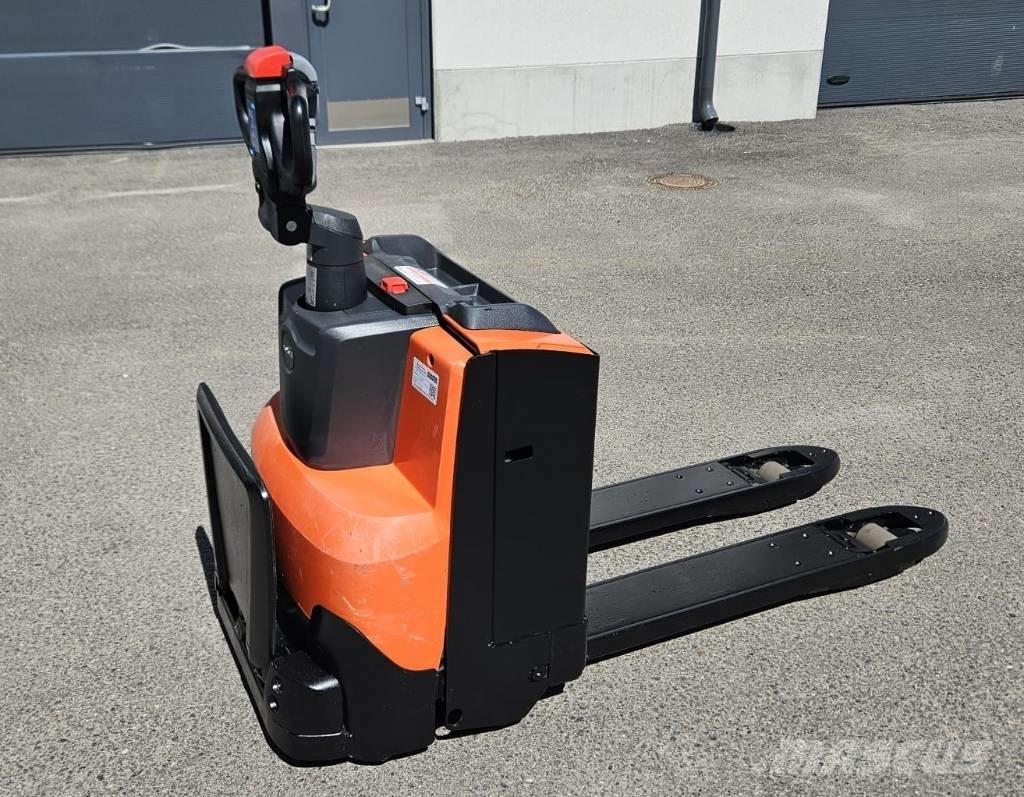 Toyota LWE 200 (myyty) Low lift with platform