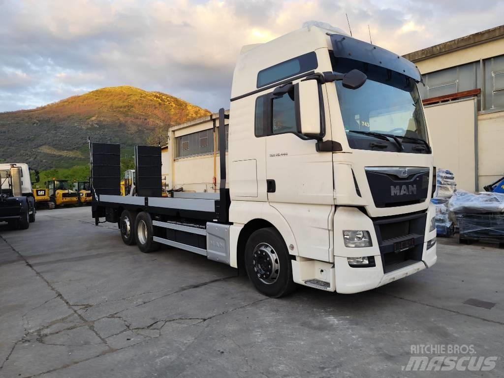 MAN TGX 26.440 Beavertail Flatbed / winch trucks