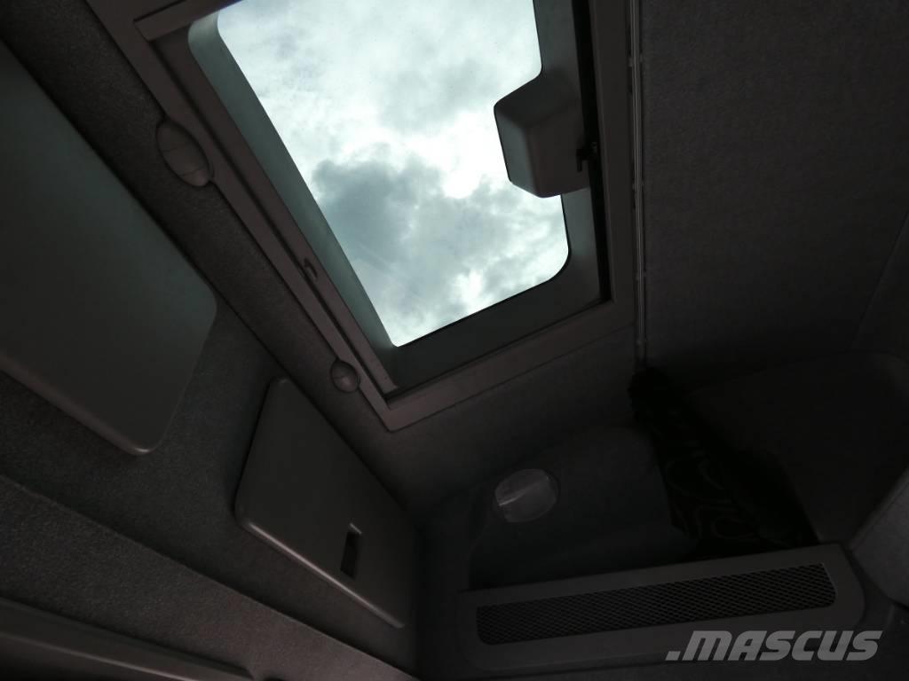 Iveco 180E 28 Box trucks