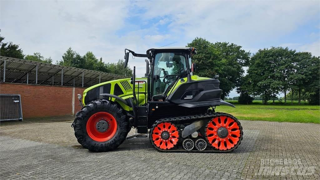 CLAAS Axion 930 TT Tractors
