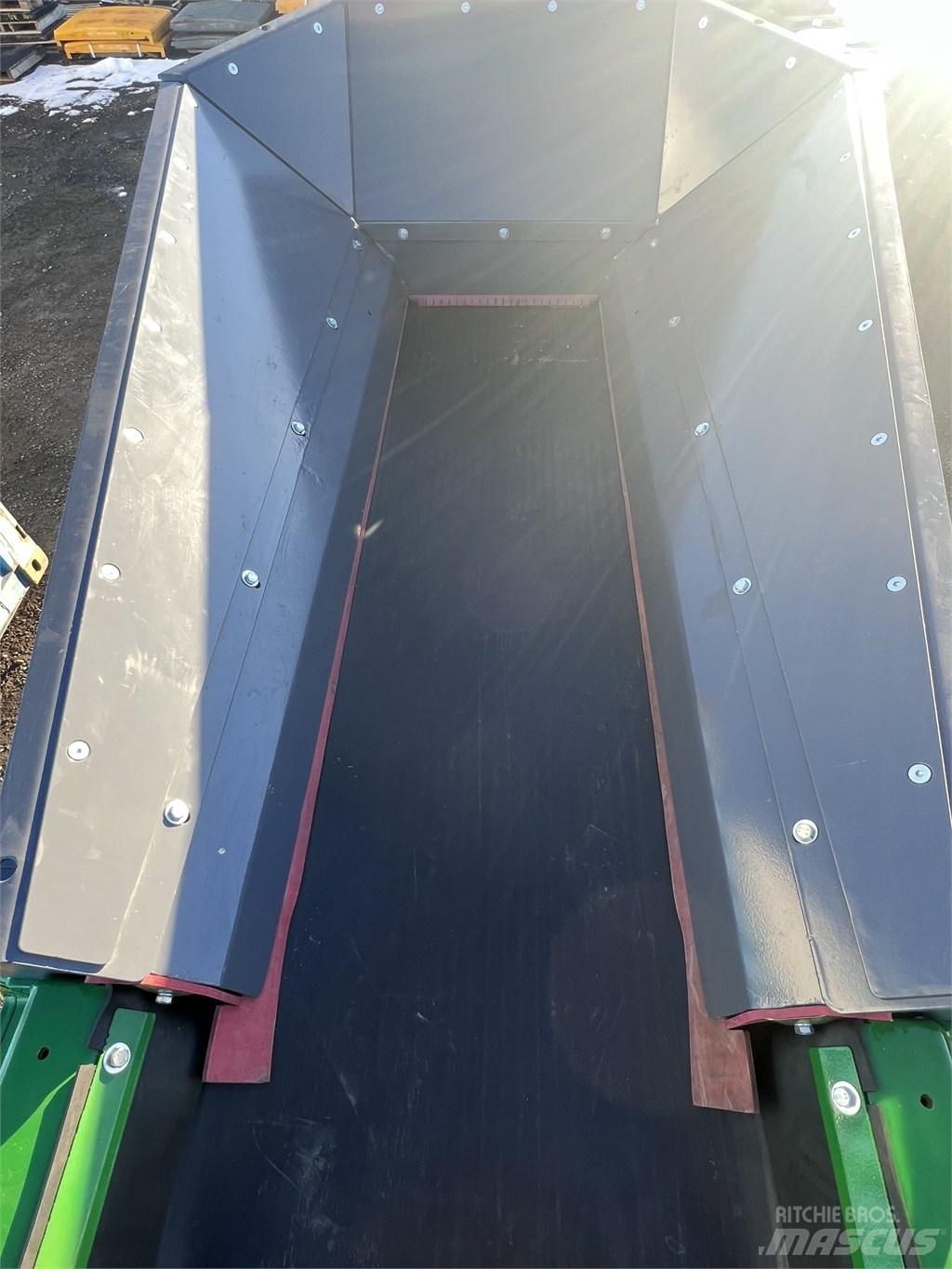 McCloskey EC65T Conveyors
