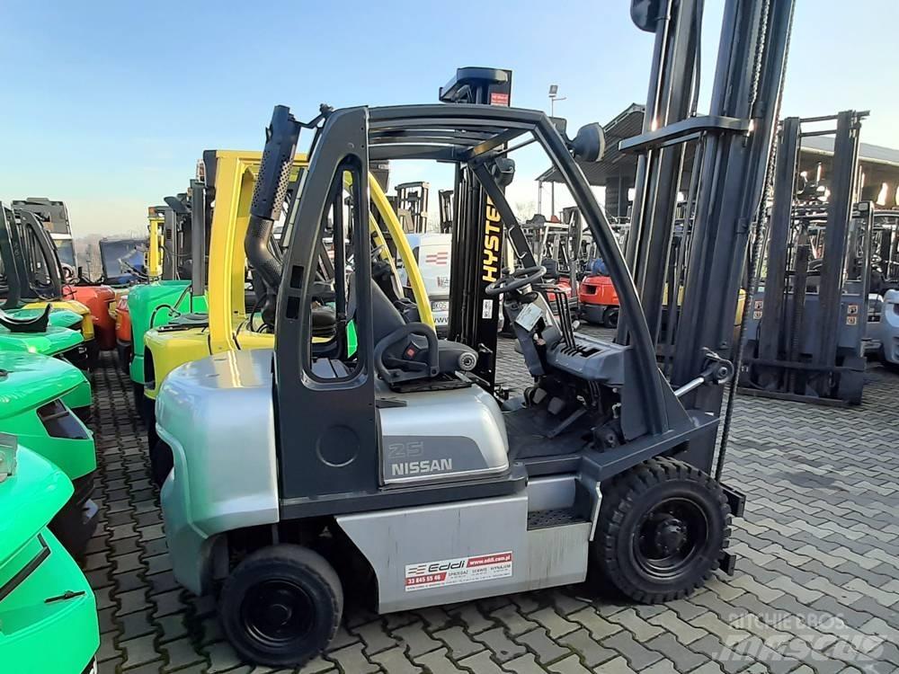 Nissan Y1D2A25Q Diesel trucks