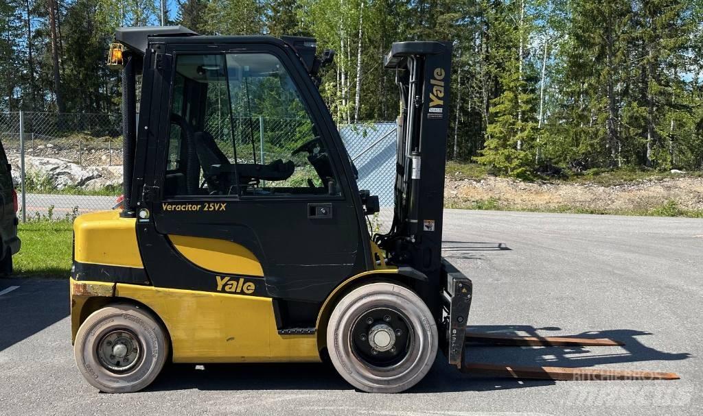 Yale GDP 25 VX Diesel trucks