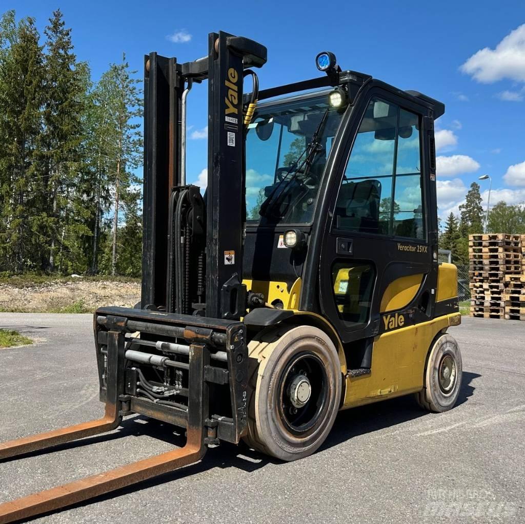 Yale GDP 25 VX Diesel trucks
