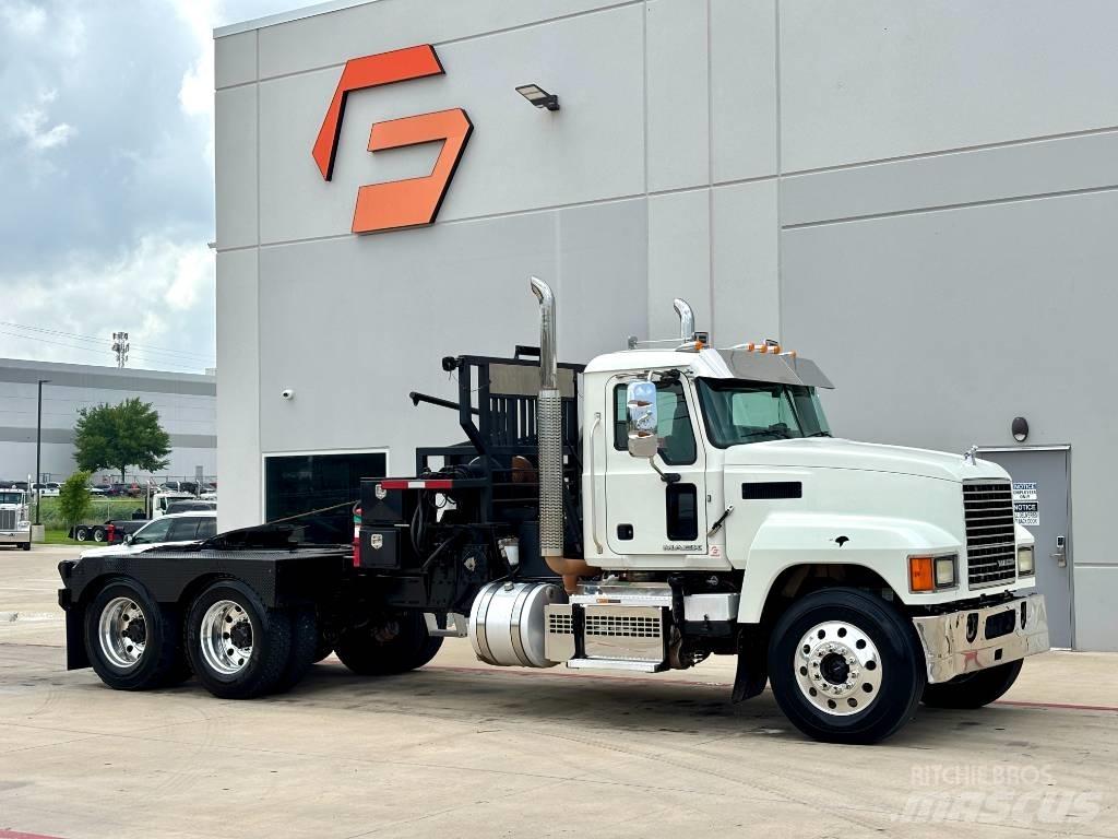 Mack CHU 613 Recovery vehicles