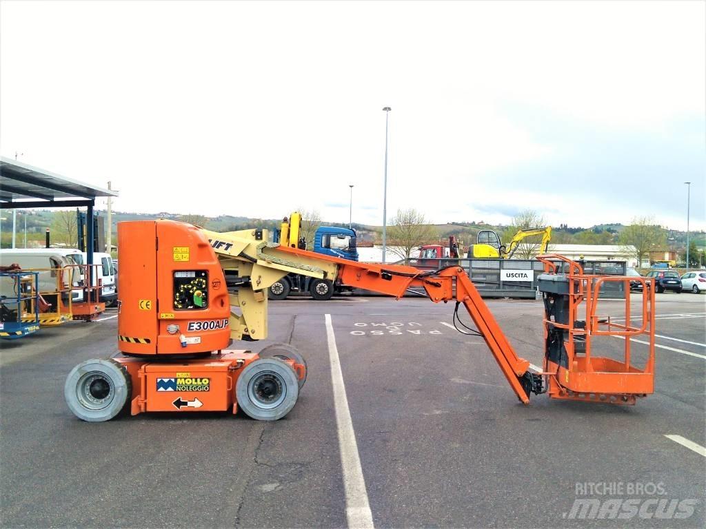 JLG E 300 AJP Articulated boom lifts