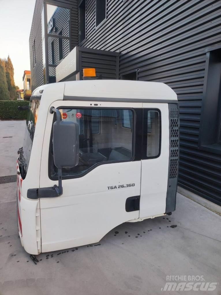 MAN TGM TGA Cabins and interior