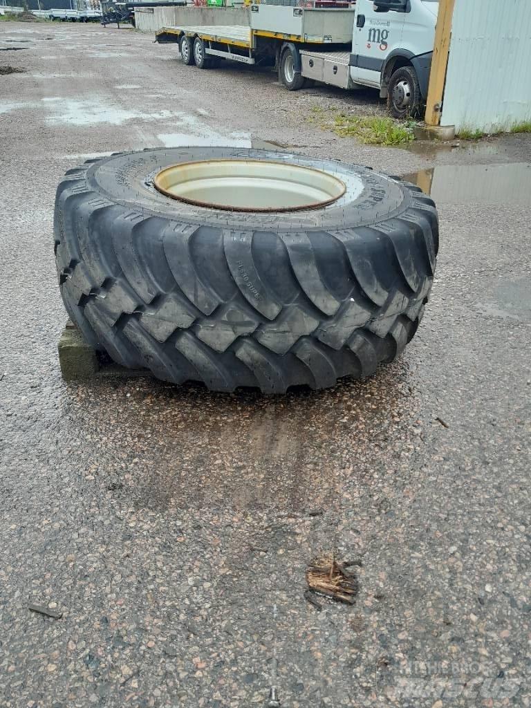 BKT 650/60R30,5 Hjul Tyres, wheels and rims