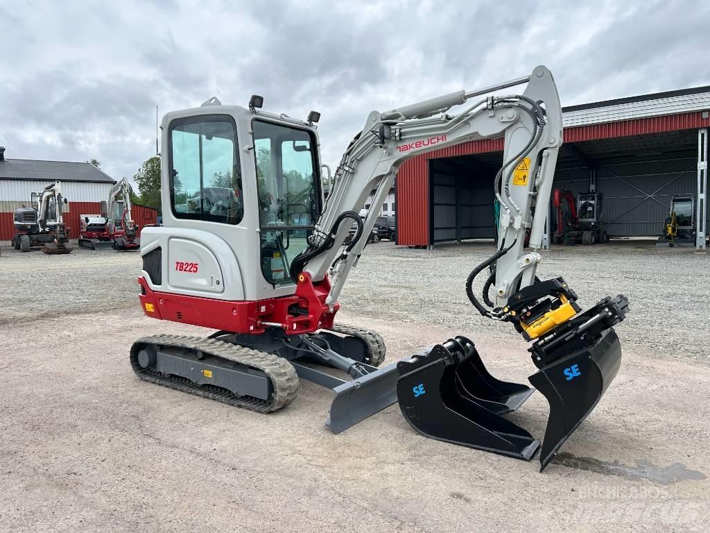 Takeuchi TB225 Mini excavators < 7t (Mini diggers)