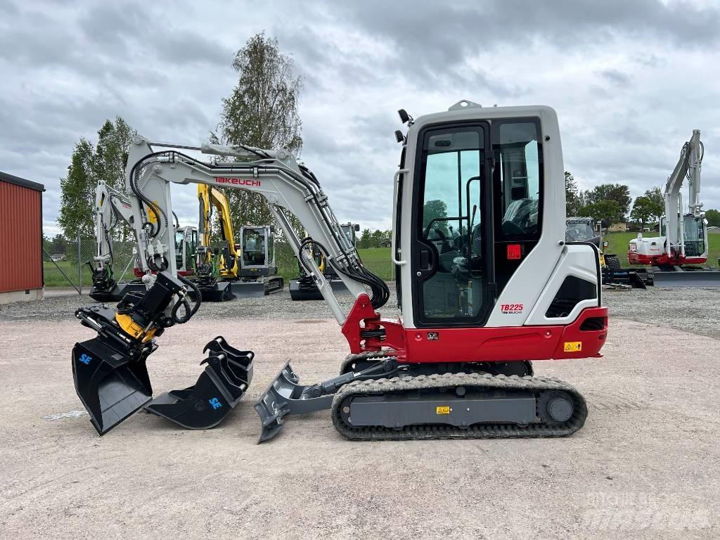 Takeuchi TB225 Mini excavators < 7t (Mini diggers)