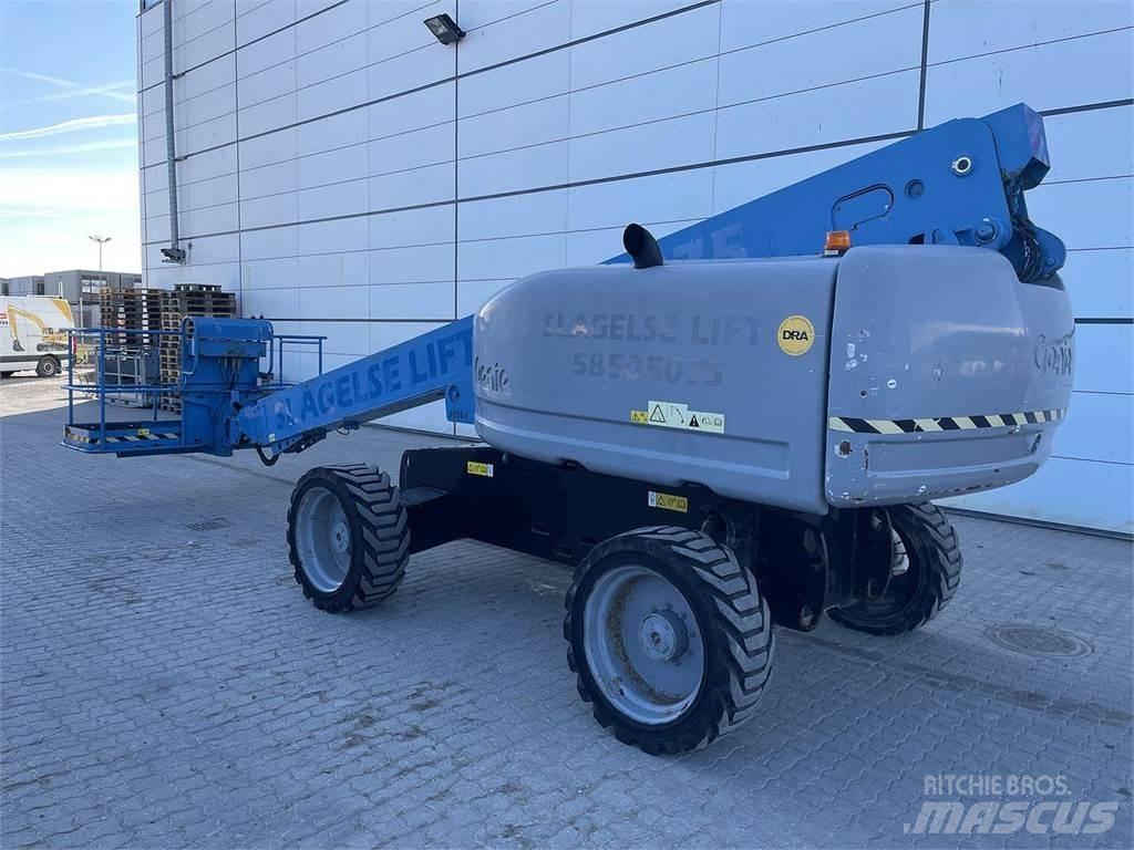 Genie S-60HC Articulated boom lifts