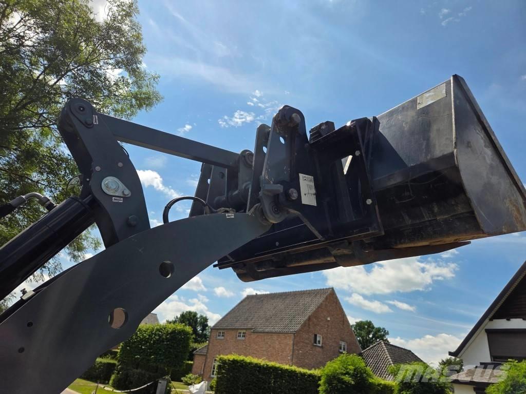 GiANT G2700HD X-TRA Multi-purpose loaders