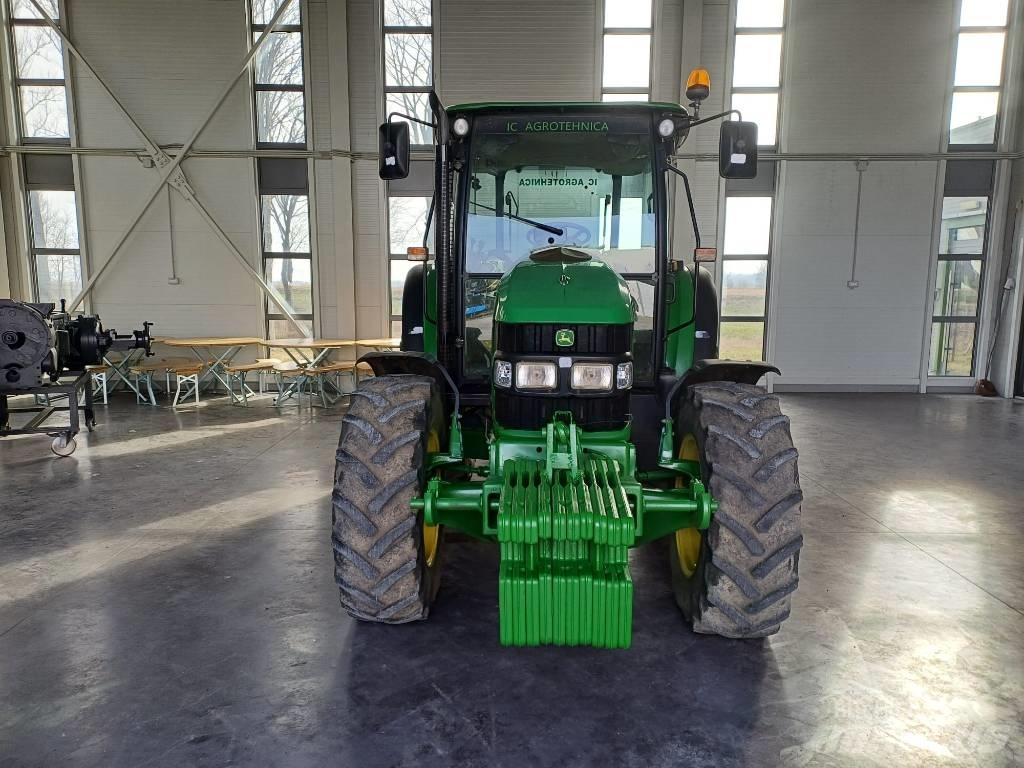 John Deere 5100 R Tractors