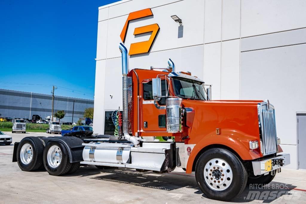 Kenworth W 900 Prime Movers