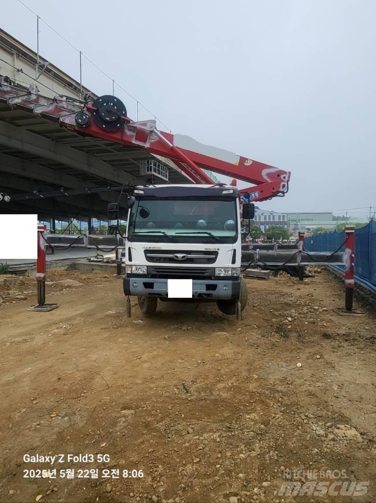 Horyong SKY4504 Truck mounted platforms