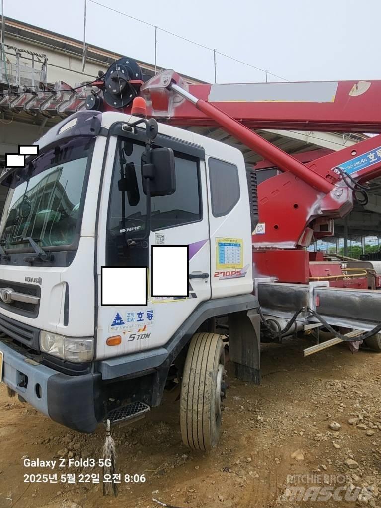 Horyong SKY4504 Truck mounted platforms