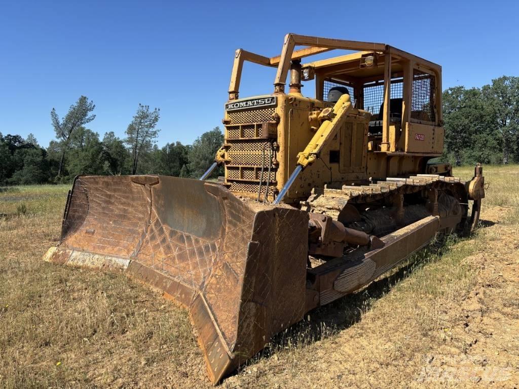 Komatsu D 85-12 Crawler dozers