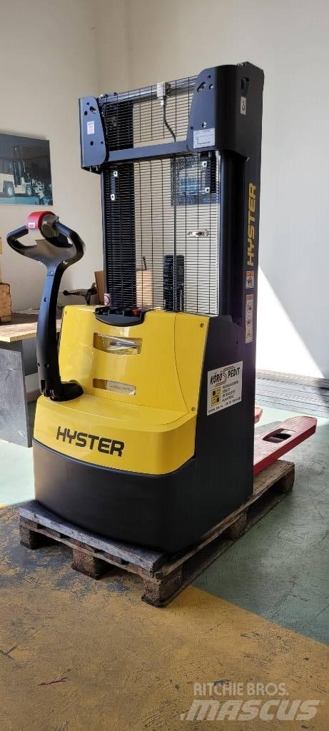 Hyster S 1.0 Pedestrian stacker