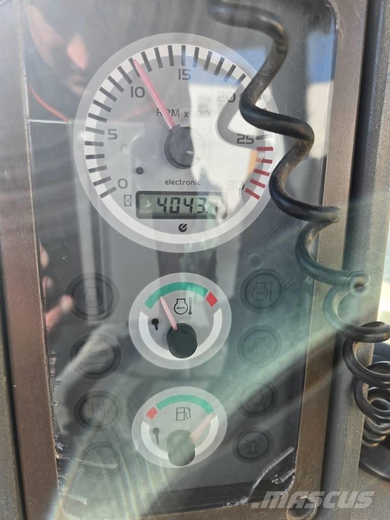 Komatsu WB 97 R-5EO Backhoe