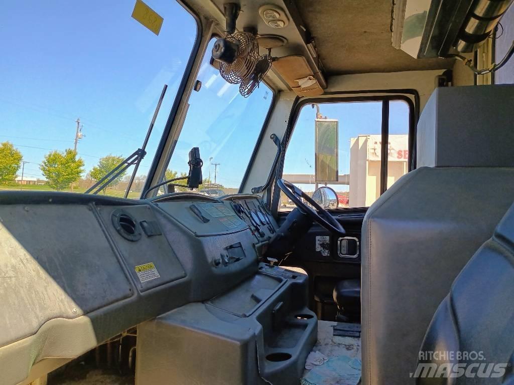  2011 Crane Carrier Waste trucks