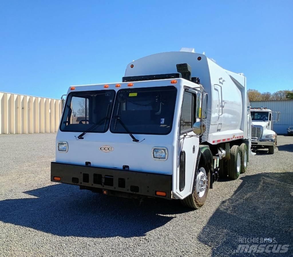  2011 Crane Carrier Waste trucks