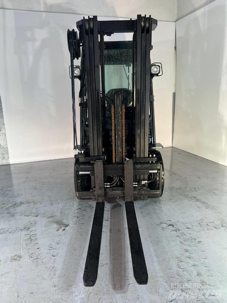 Toyota 02-8 FD F 25 Diesel trucks