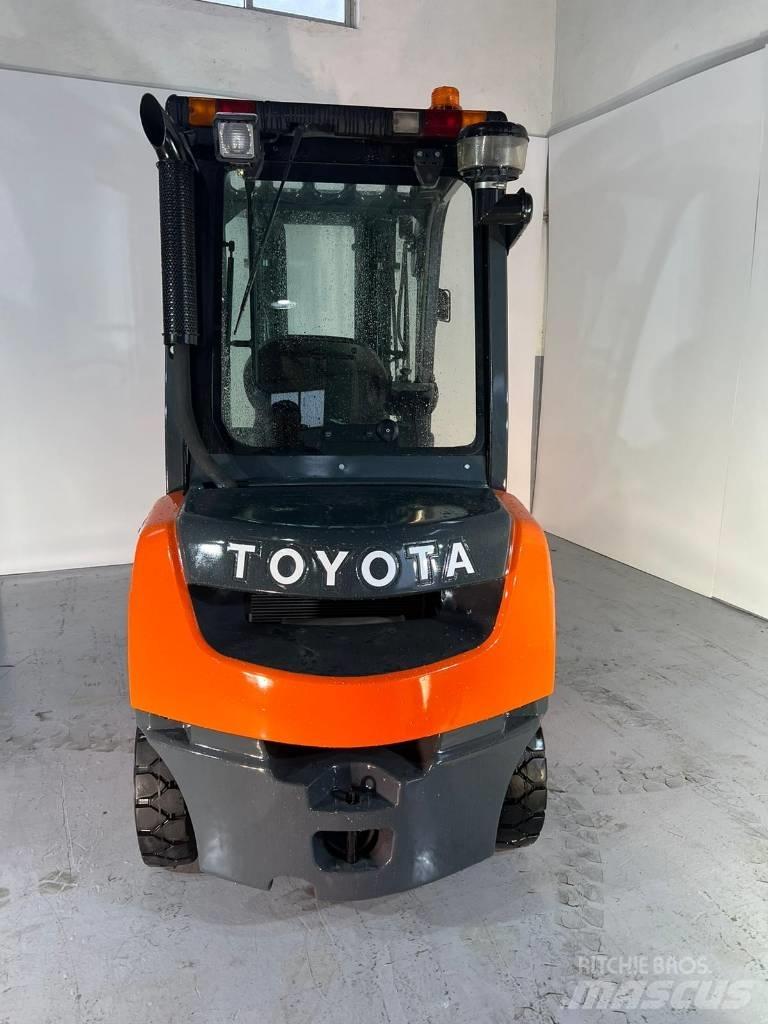 Toyota 02-8 FD F 25 Diesel trucks