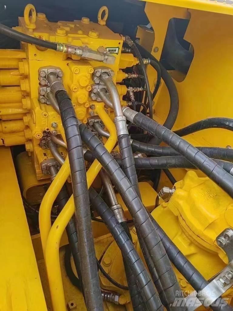 Komatsu 240LC-8 Crawler excavators