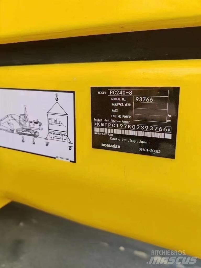 Komatsu 240LC-8 Crawler excavators