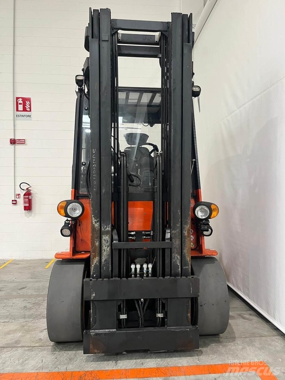  Z70H Electric forklift trucks