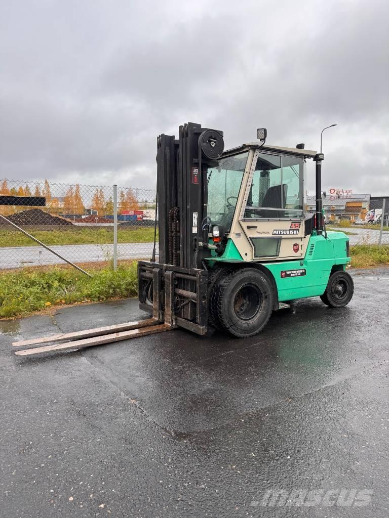 Mitsubishi FD 45 Diesel trucks