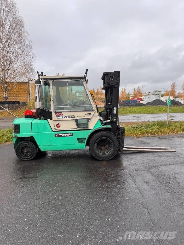 Mitsubishi FD 45 Diesel trucks