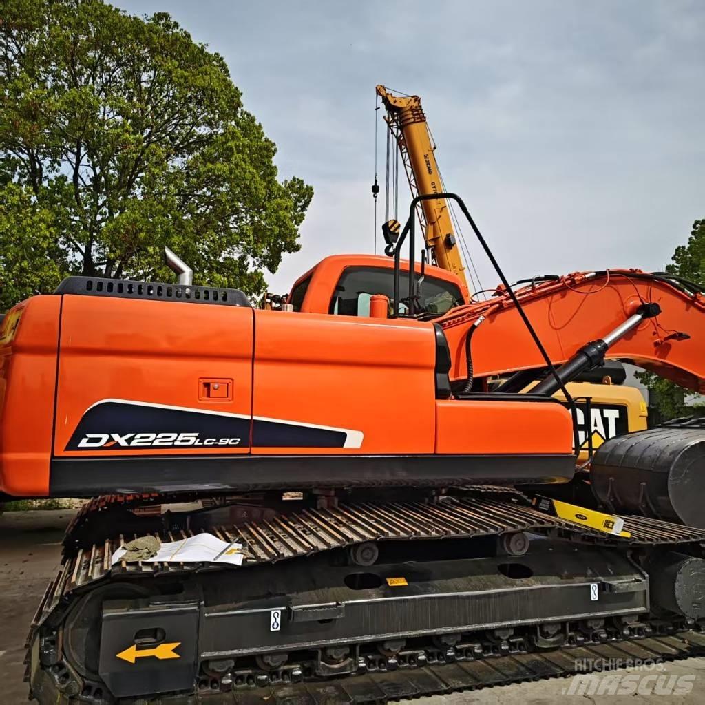 Doosan DX 225 Crawler excavators