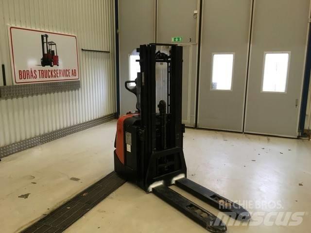 BT SPE 125 L Pedestrian stacker