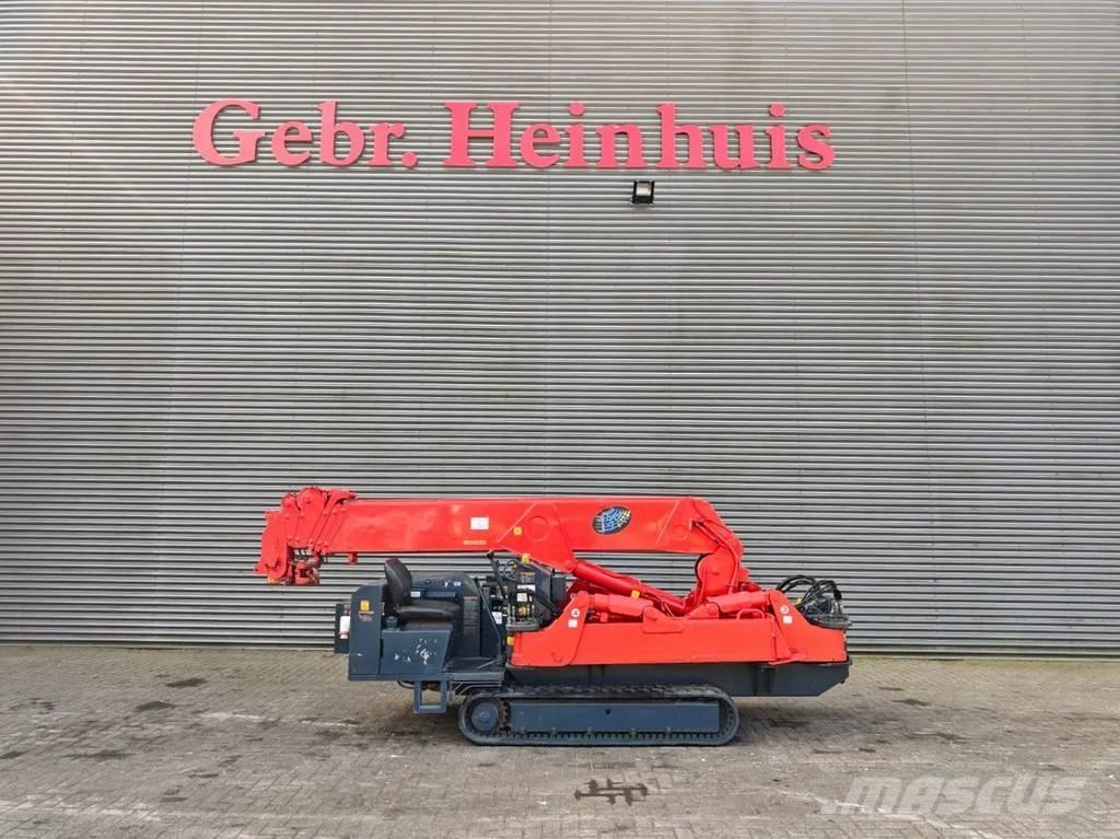 Unic URW 506 CDE Track mounted cranes
