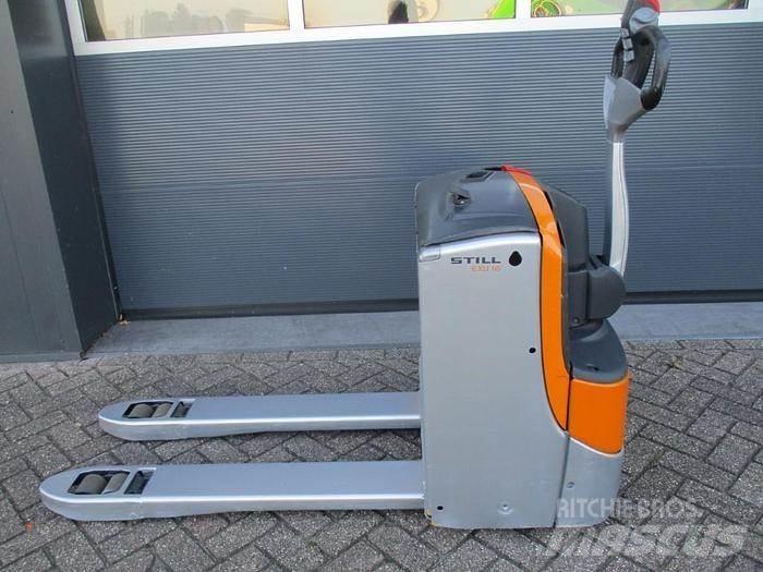 Still EXU 16 Low lifter