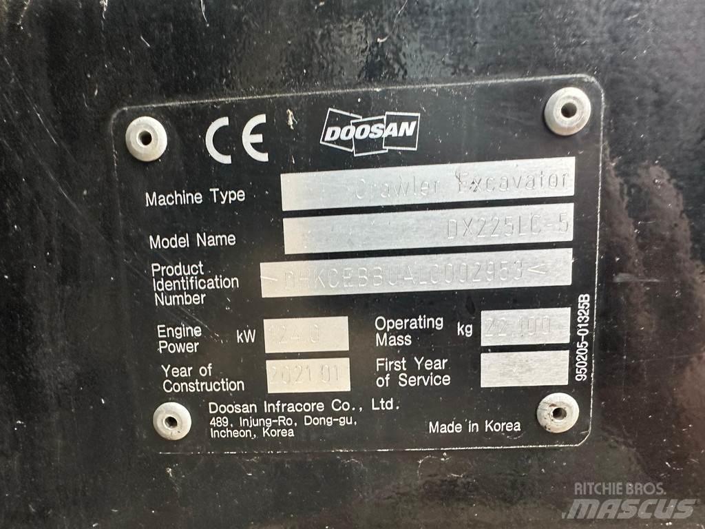 Doosan DX225LC-5 Crawler excavators