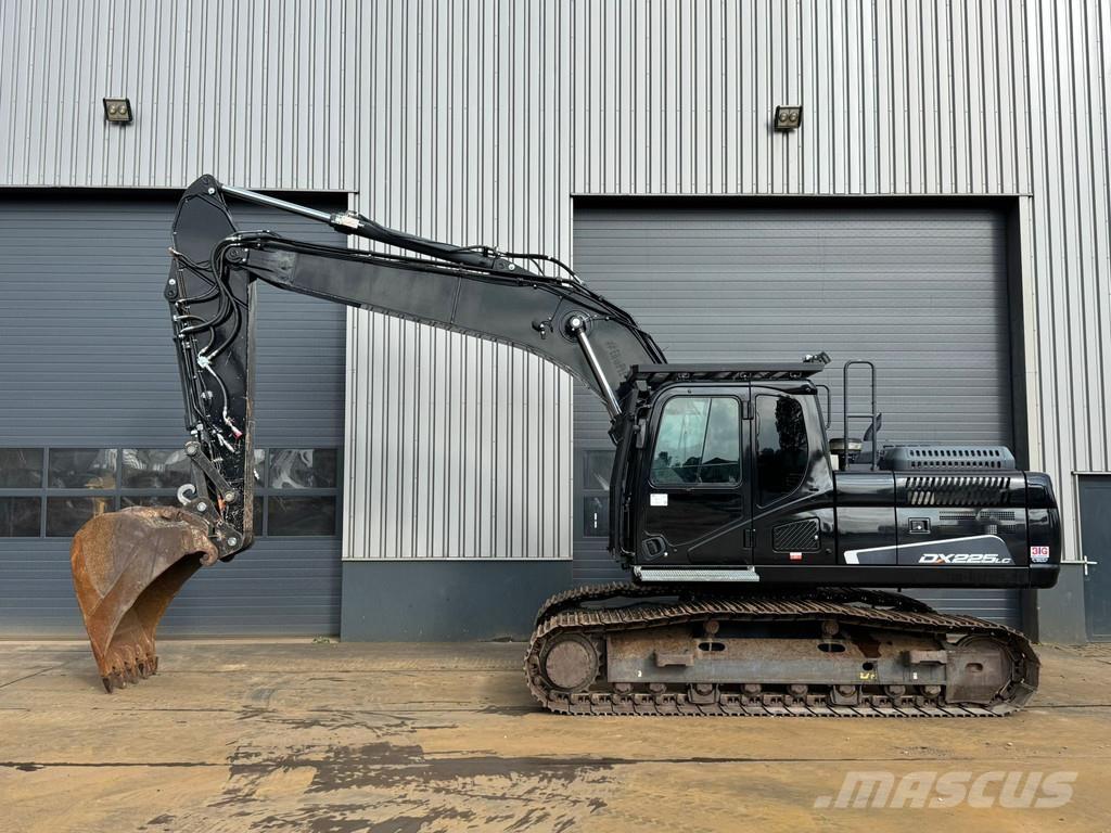 Doosan DX225LC-5 Crawler excavators