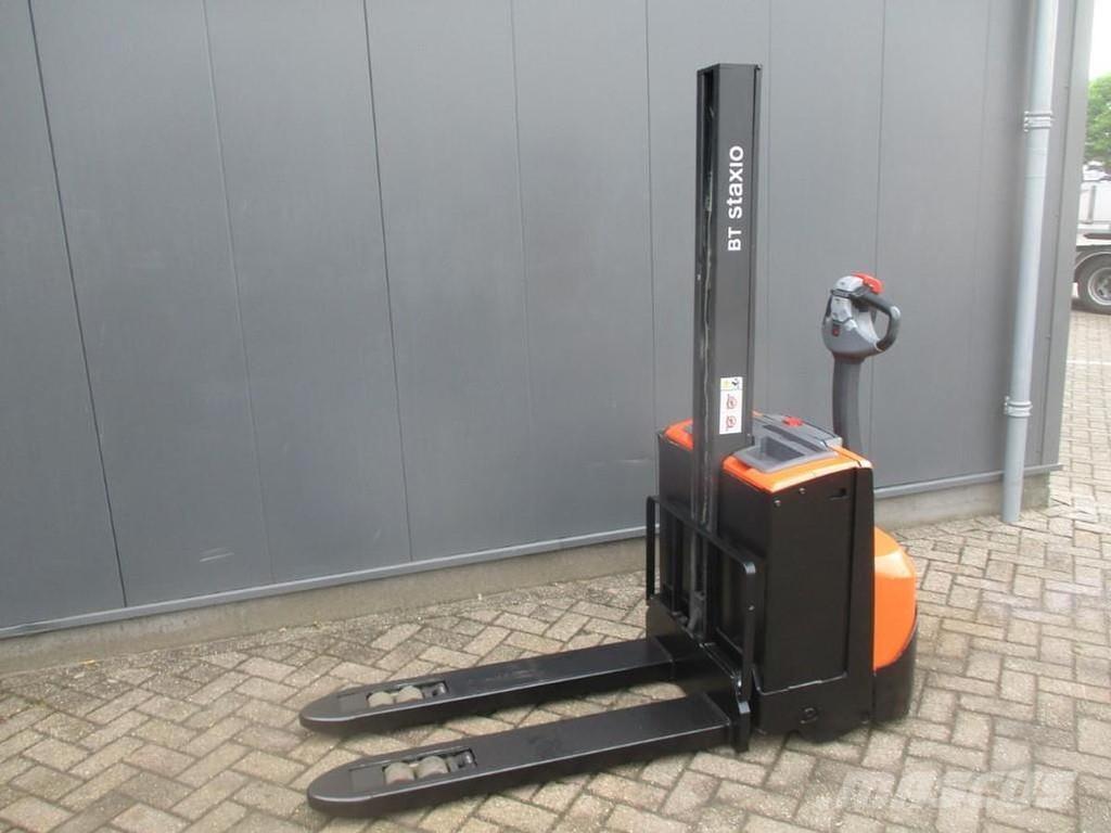 BT SWE 080L Pedestrian stacker