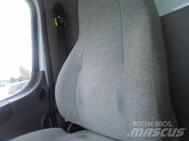 Freightliner M 106 Box trucks